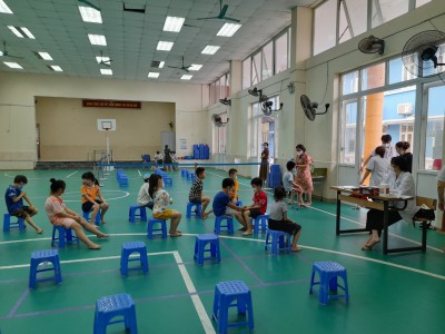 Tiêm vacxin phòng Covid - 19 cho trẻ từ 5 - 12 tuổi của Trường Tiểu học Phú La