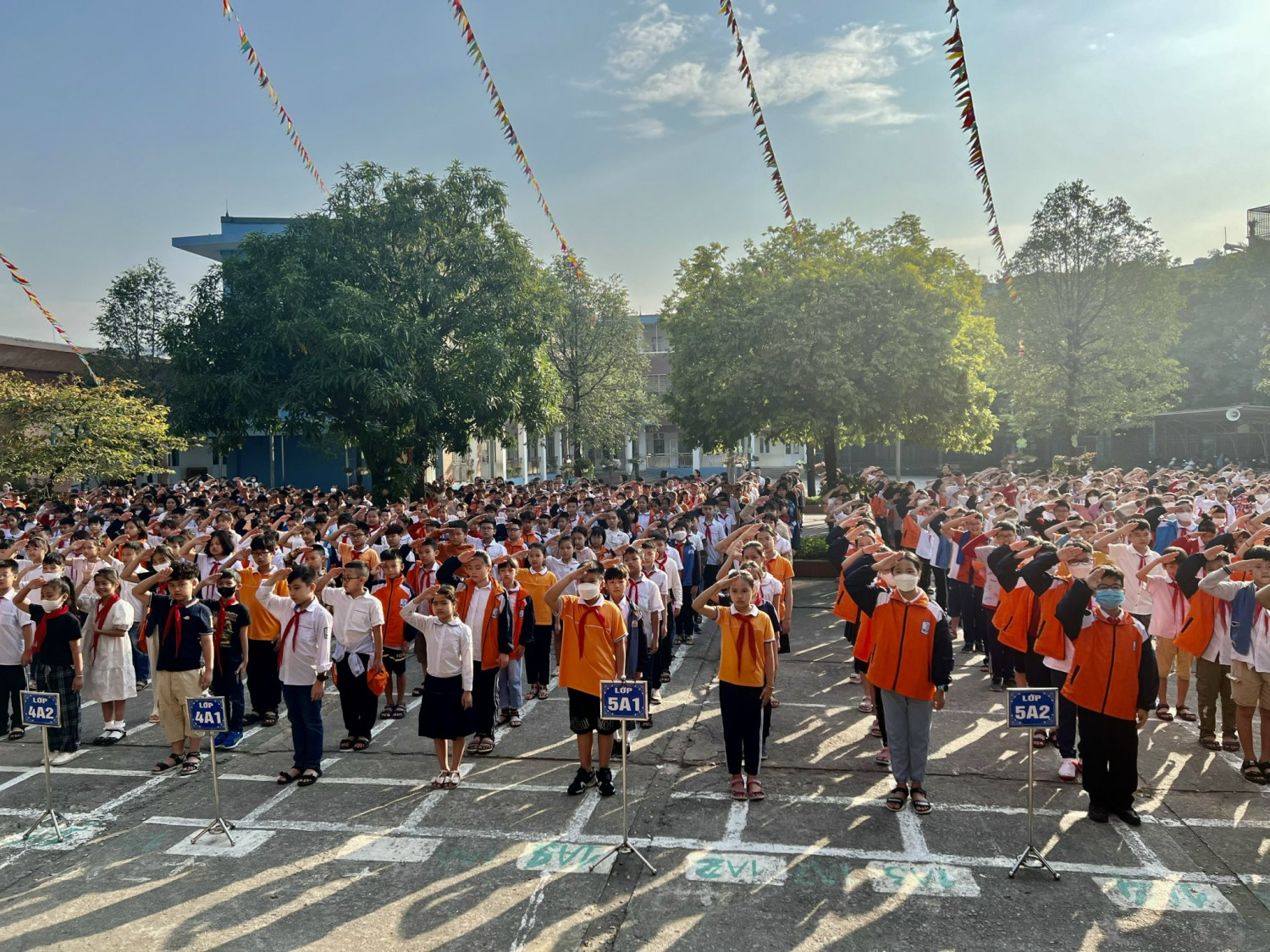 SINH HOẠT TẬP THỂ